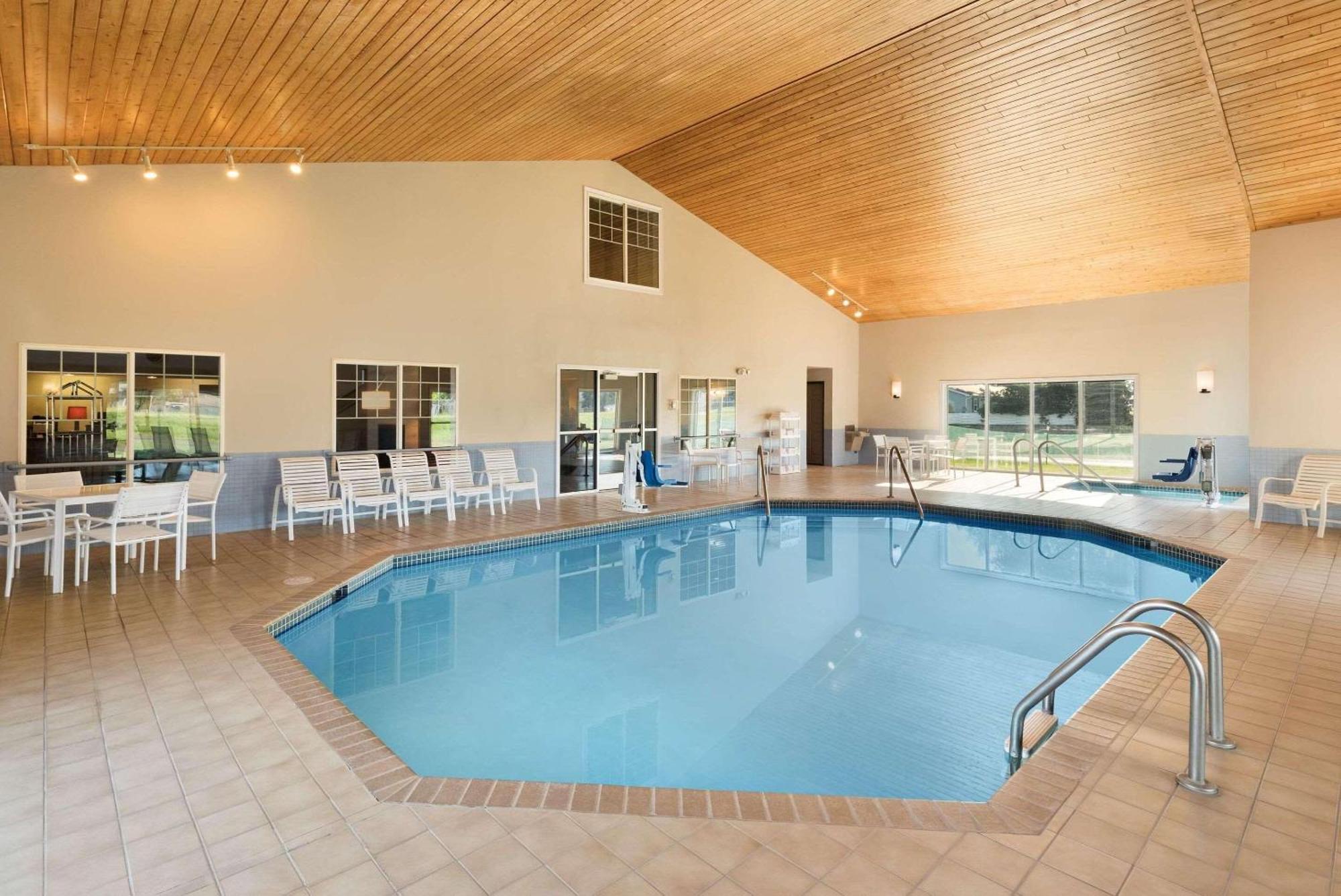 Country Inn & Suites By Radisson, Chippewa Falls, Wi Extérieur photo